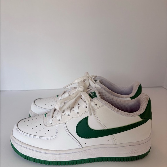Nike Air Force 1 Low White Green Youth Size 4.5Y (FY5948-103) - Picture 3 of 11